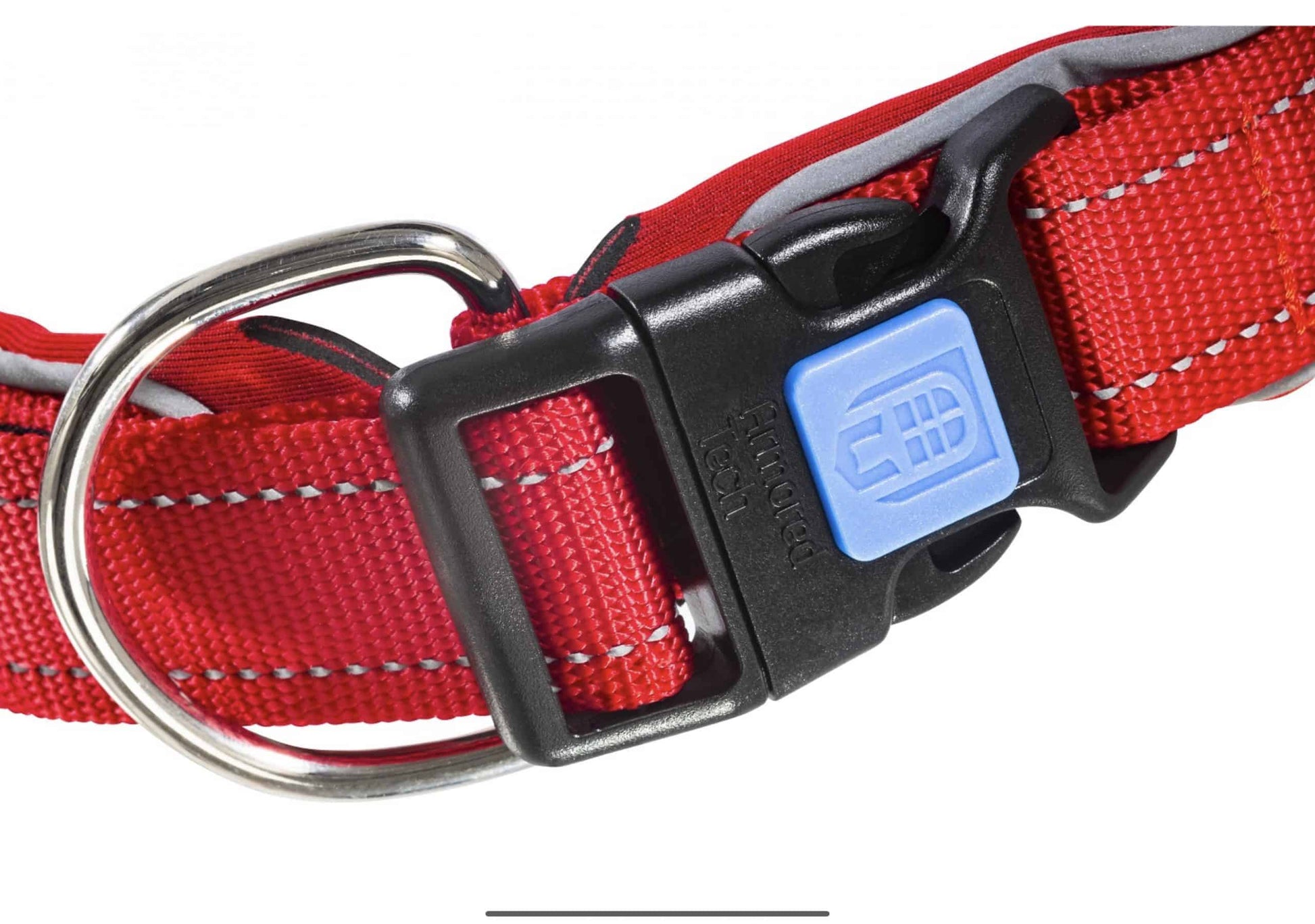 ArmoredTech hondenhalsband rood kopen bij Livin Dog Shop. Comfortabele neopreen binnenzijde, reflecterend materiaal en veilig Safety Click System.