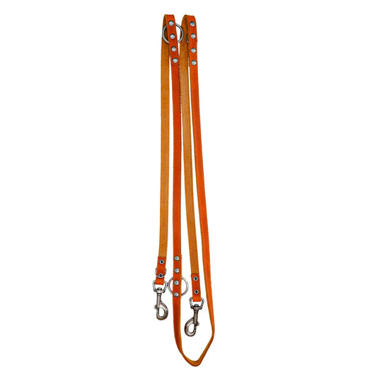 De Pro Leren Trainingslijn Cognac 2 cm x 250 cm is een extra lange, duurzame leren hondenlijn van topkwaliteit. Ideaal voor hondentraining en dagelijks gebruik. Soepel rundsleer met stijlvolle oud-zilveren details.